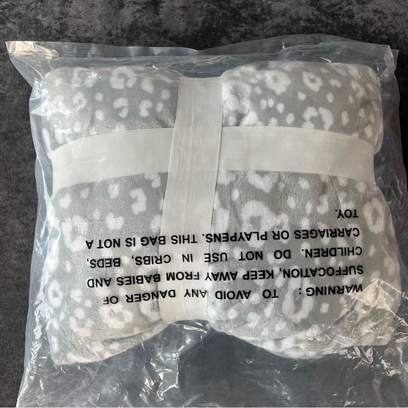 NWT Member's Mark Lounge Throw, 60" x 70"- Taylor Leopard - Picture 7 of 7